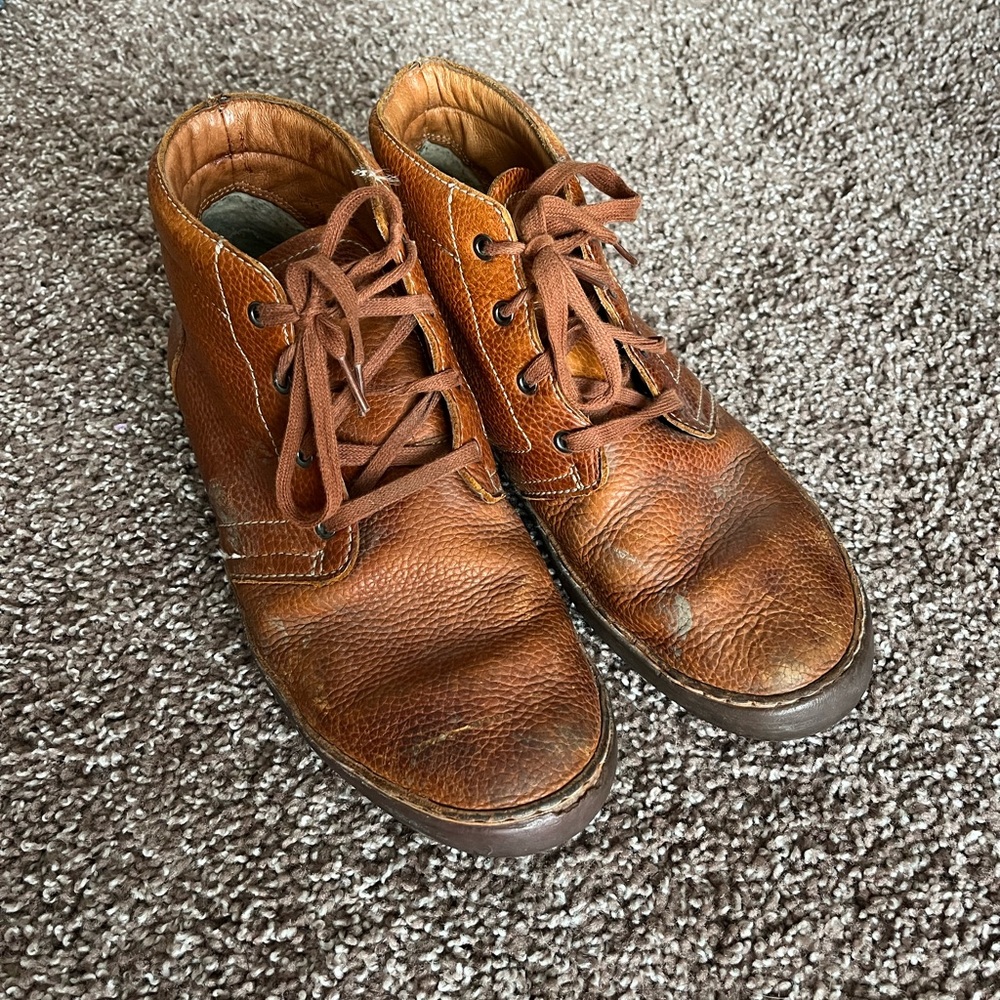 Men’s Leather Uggs in 9.5
